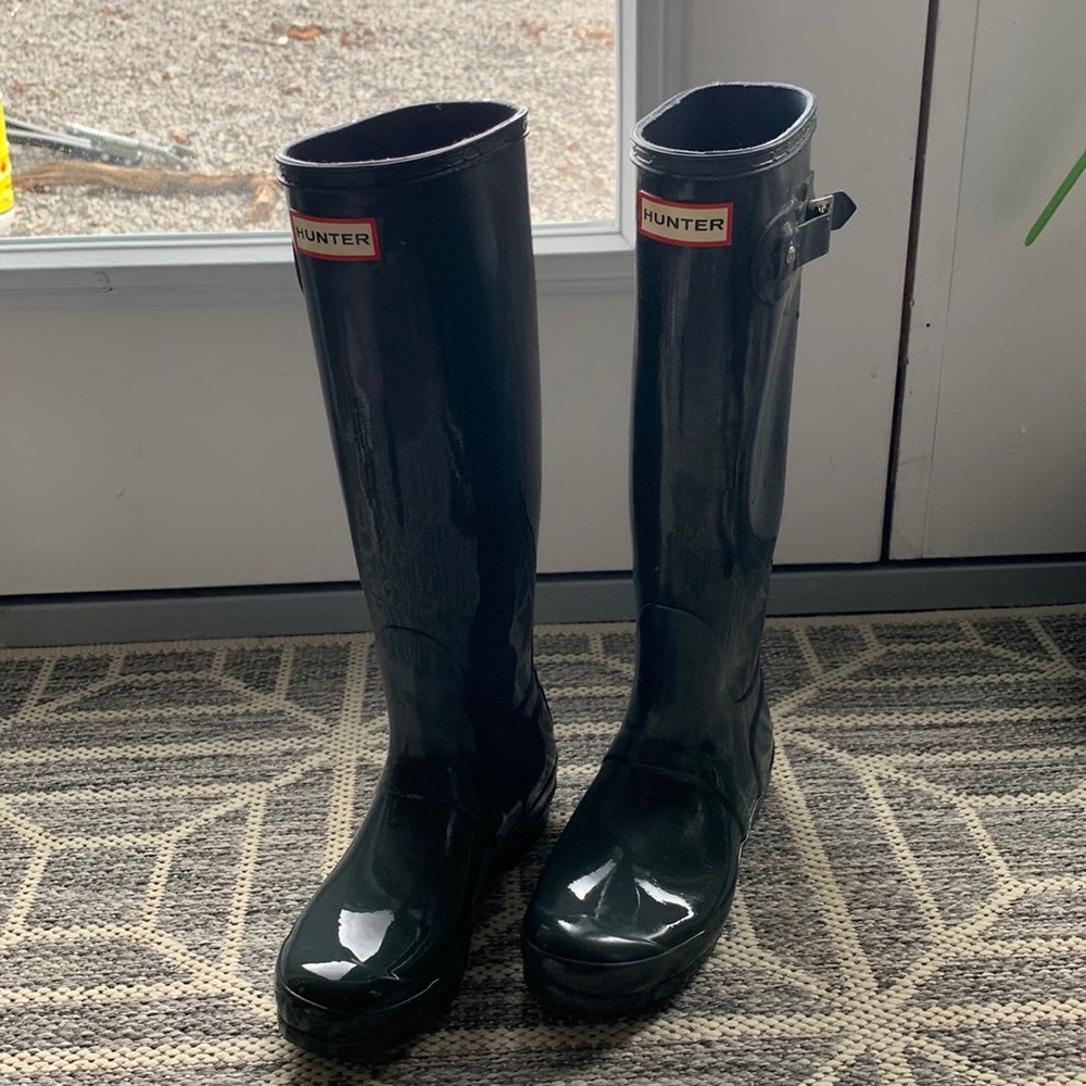 Grey tall hunters. Have used them but my feet outgrew them.